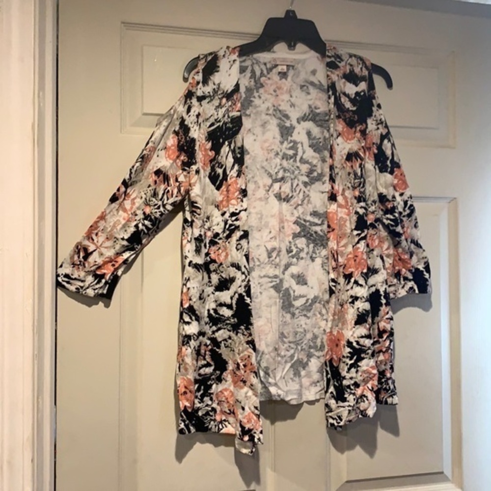 NWOT Dress Barn Cold Shoulder Cardigan 🌸